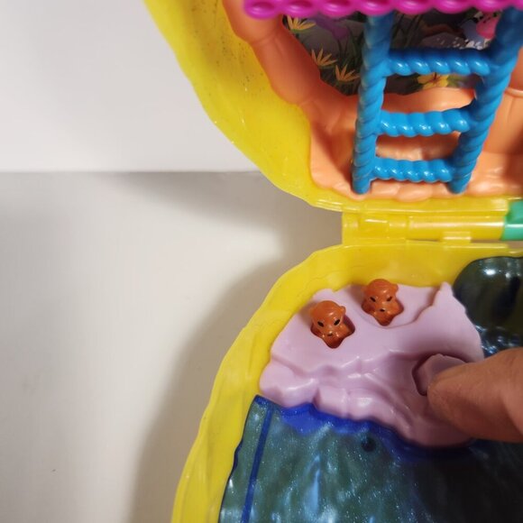 Polly Pocket Tropicool Pineapple Wearable Purse Compact Toy Playset 2019 Mattel - Picture 8 of 15